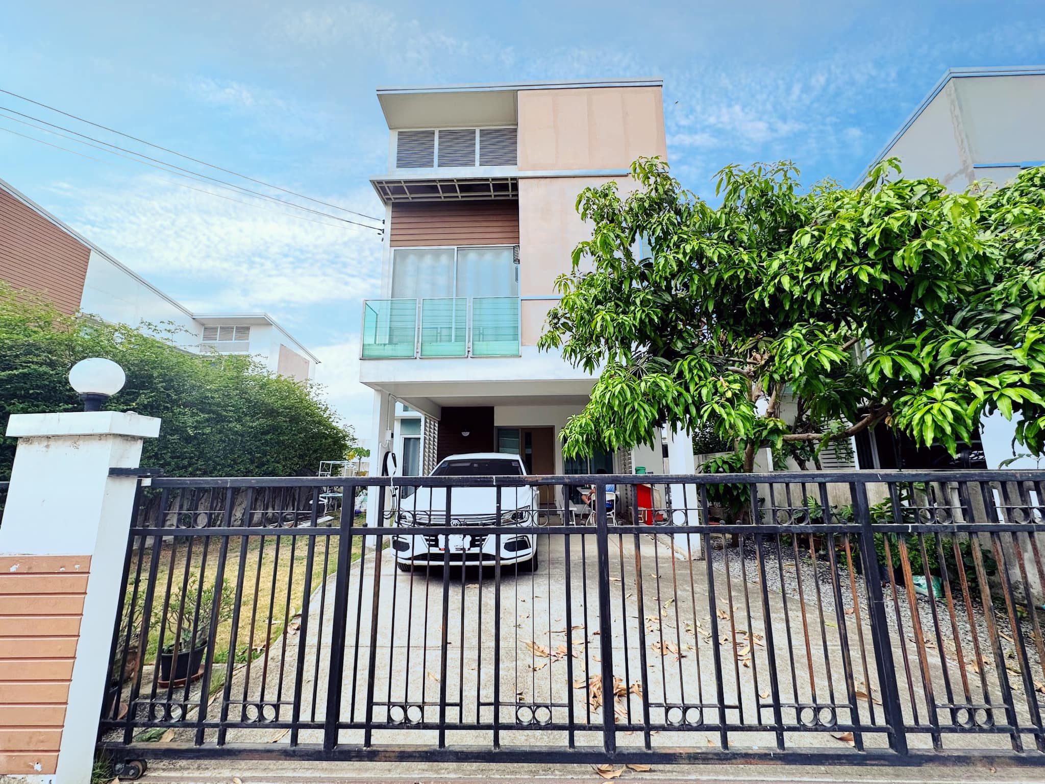 Home Place The Park Wongwan – Rama 9 - Image 1
