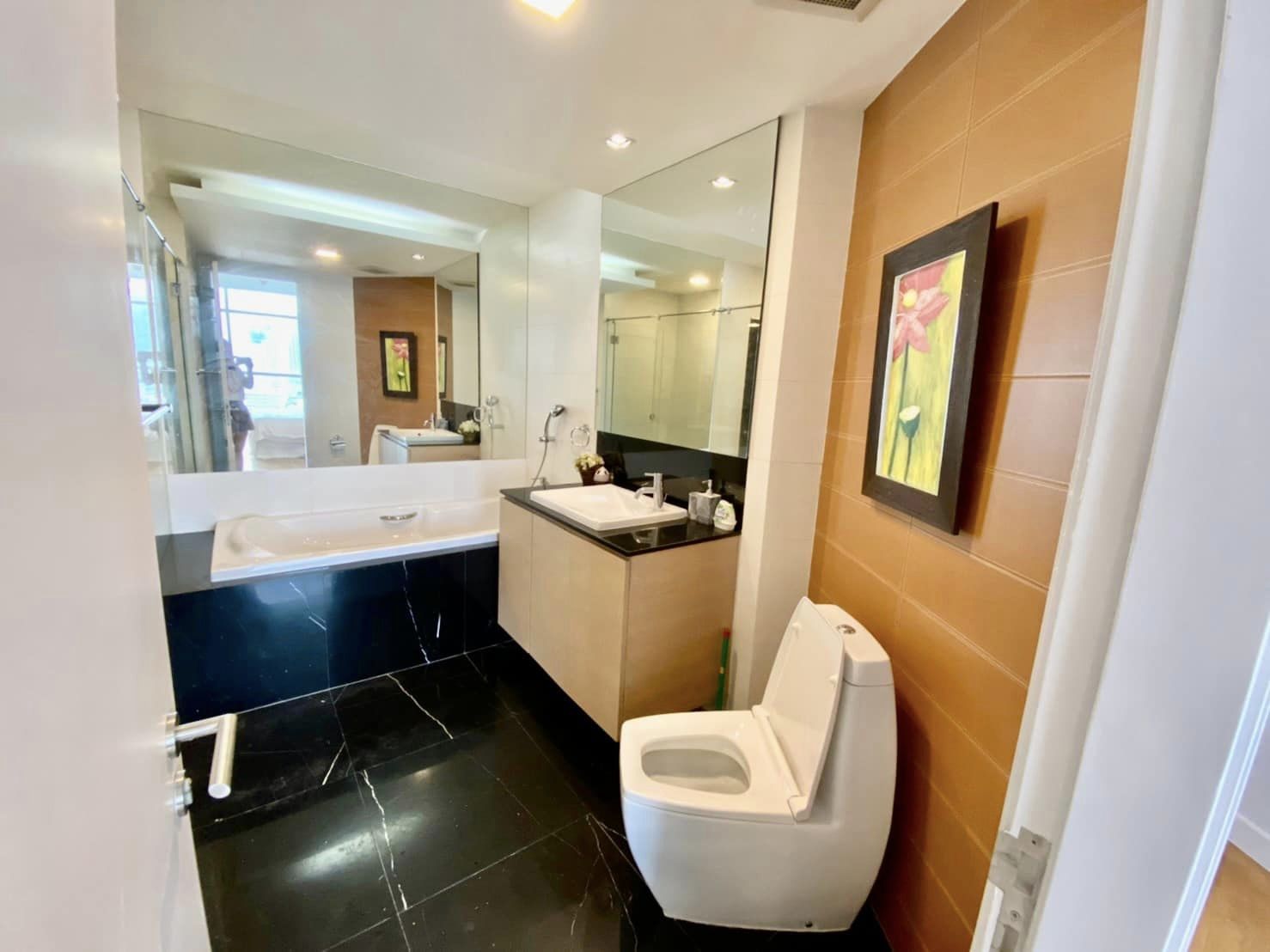 Urbana Sathon - Image 9