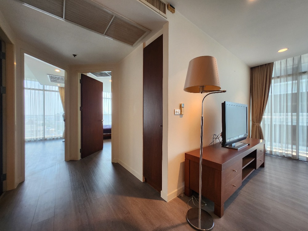 Urbana Sathon - Image 1