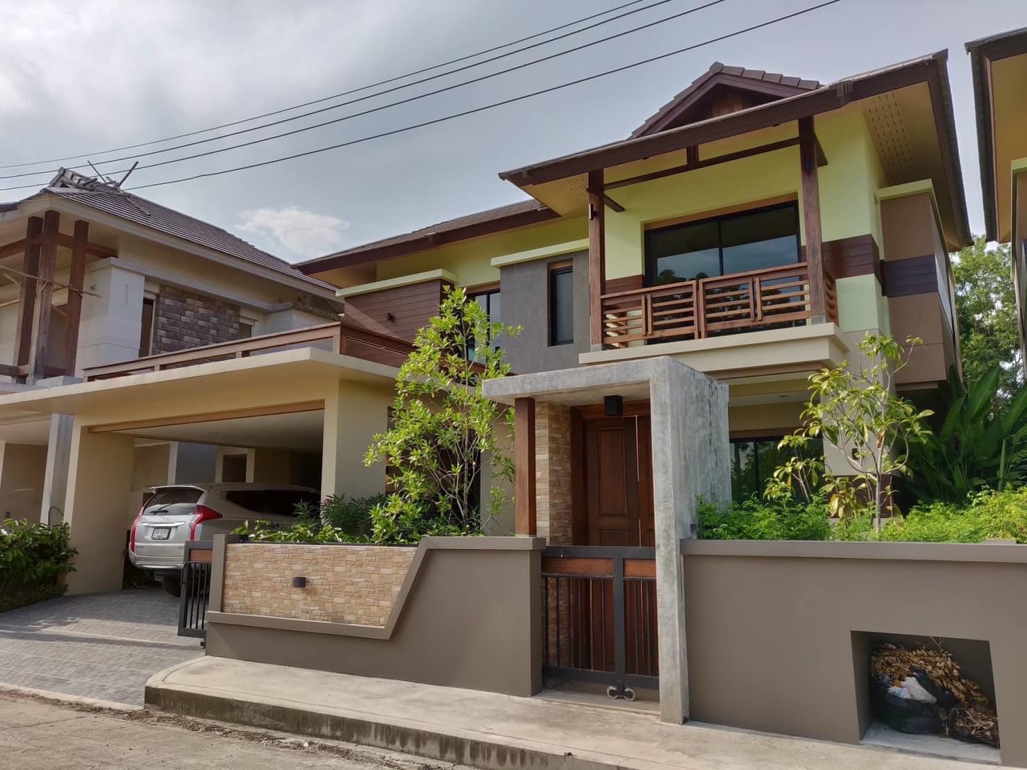 Land and Houses Park San Sai - Image 1