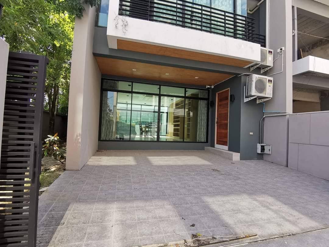 4 Bedroom Townhouse For Rent in Phraeksa, Mueang Samut Prakan, Samut Prakan - Image 2
