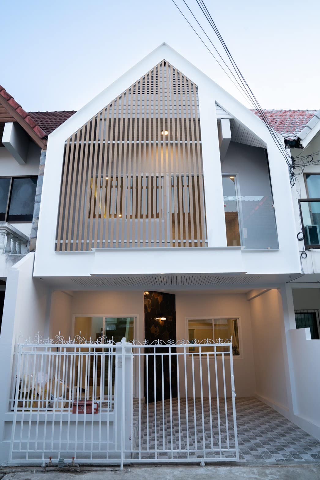 2 Bedroom Townhouse For Sale in Mae Hia, Mueang Chiang Mai, Chiang Mai - Image 2
