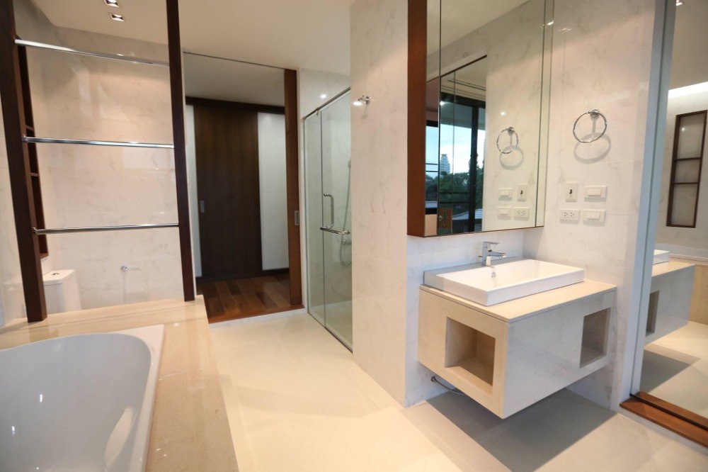 4 Bedroom House  in Khlong Toei, Khlong Toei, Bangkok - Image 11