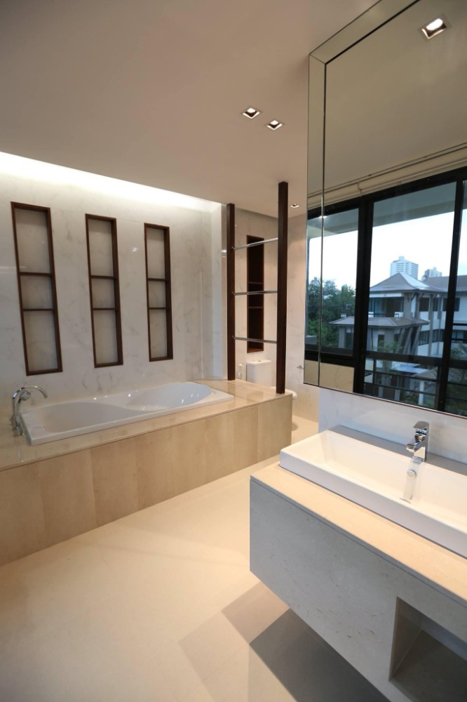 4 Bedroom House  in Khlong Toei, Khlong Toei, Bangkok - Image 9
