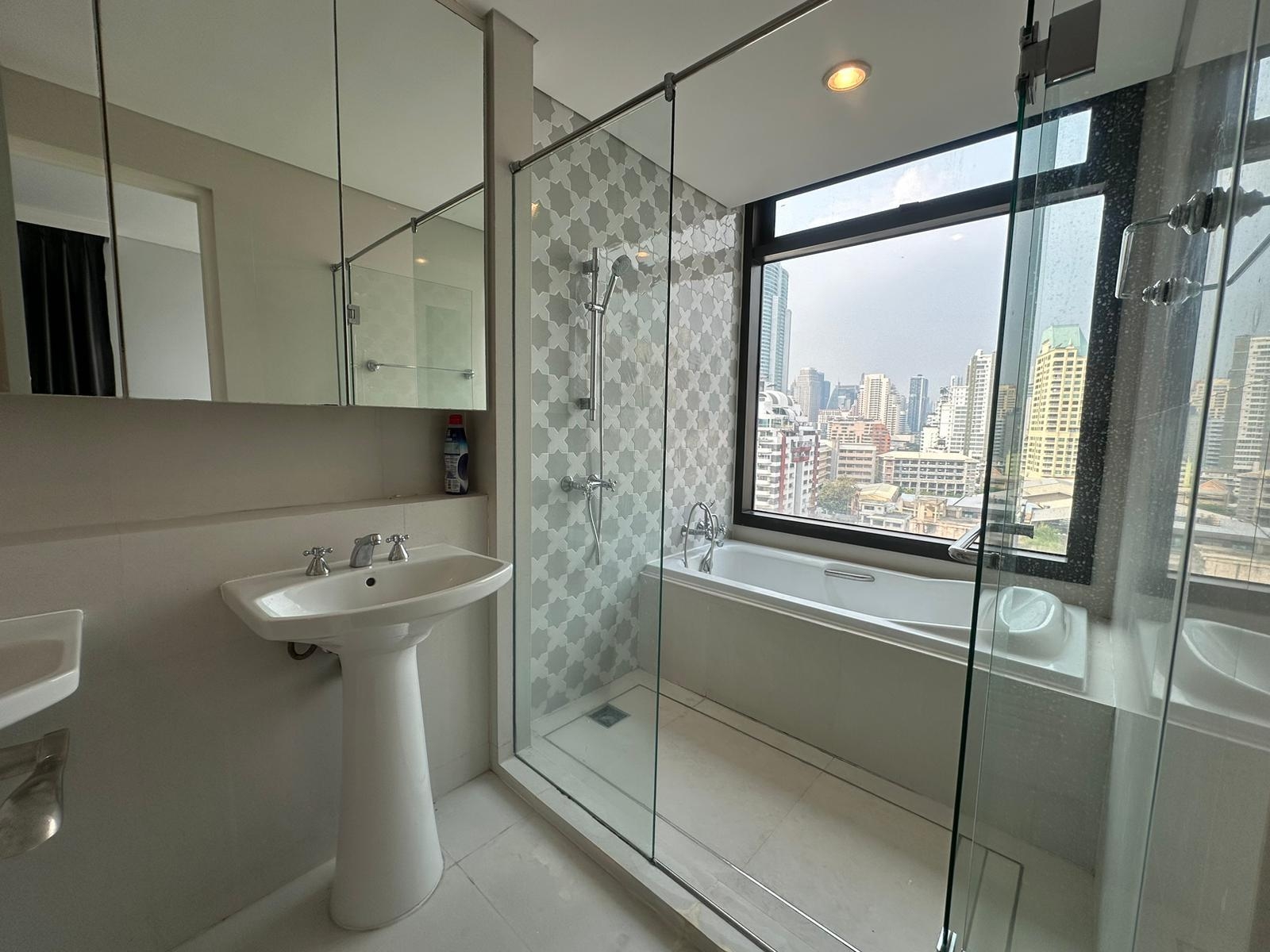 Aguston Sukhumvit 22 - Image 10