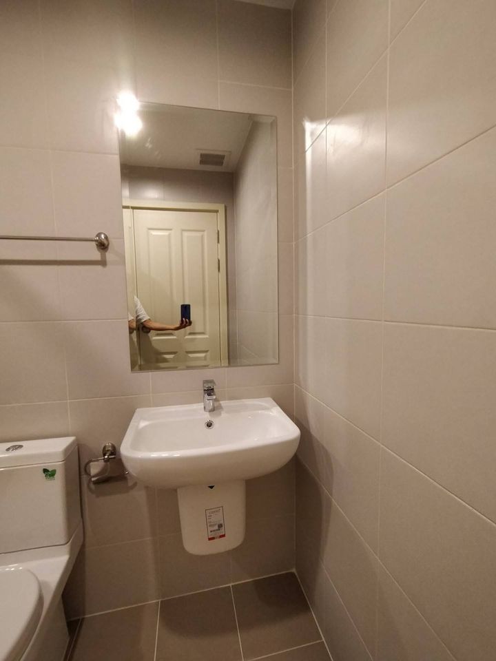 Studio Condo For Sale in Bang Kapi, Huai Khwang, Bangkok - Image 10