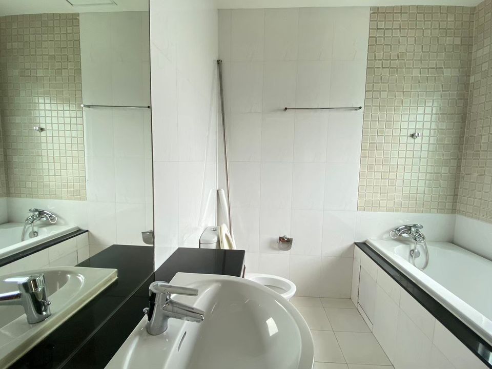 Royal Residence Park - Image 10