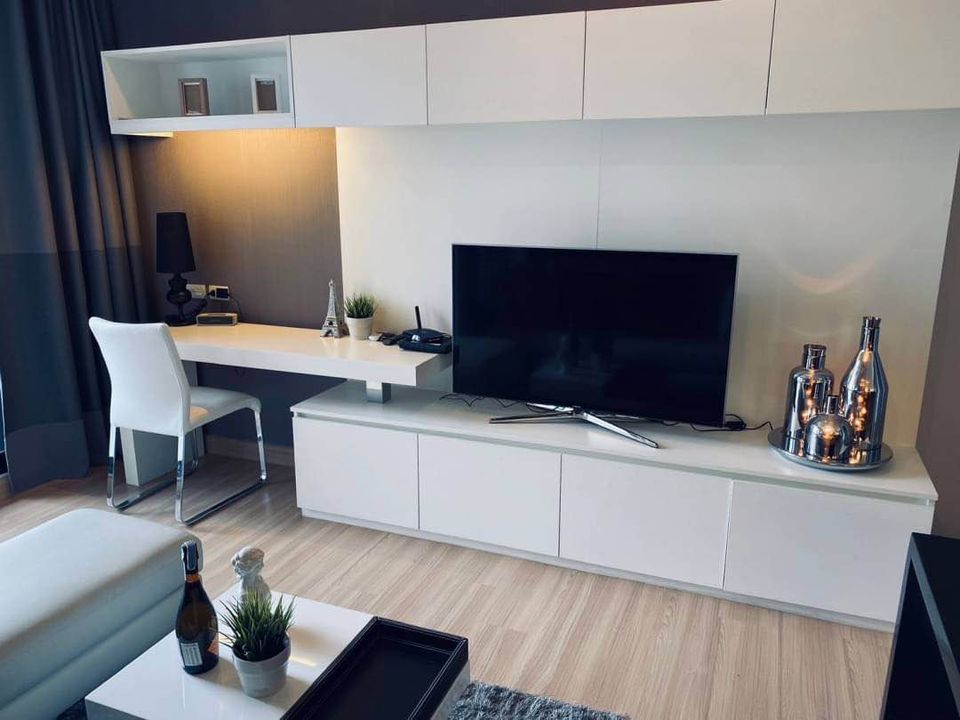 1 Bedroom Condo For Sale in Khlong Ton Sai, Khlong San, Bangkok - Image 2