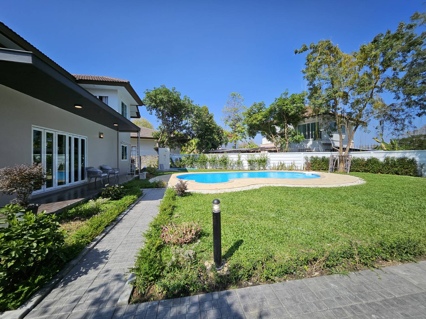 House & View 1 - Image 41