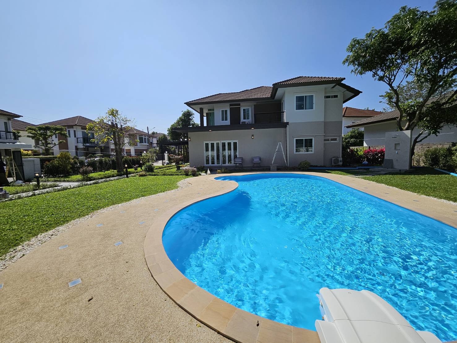 House & View 1 - Image 1