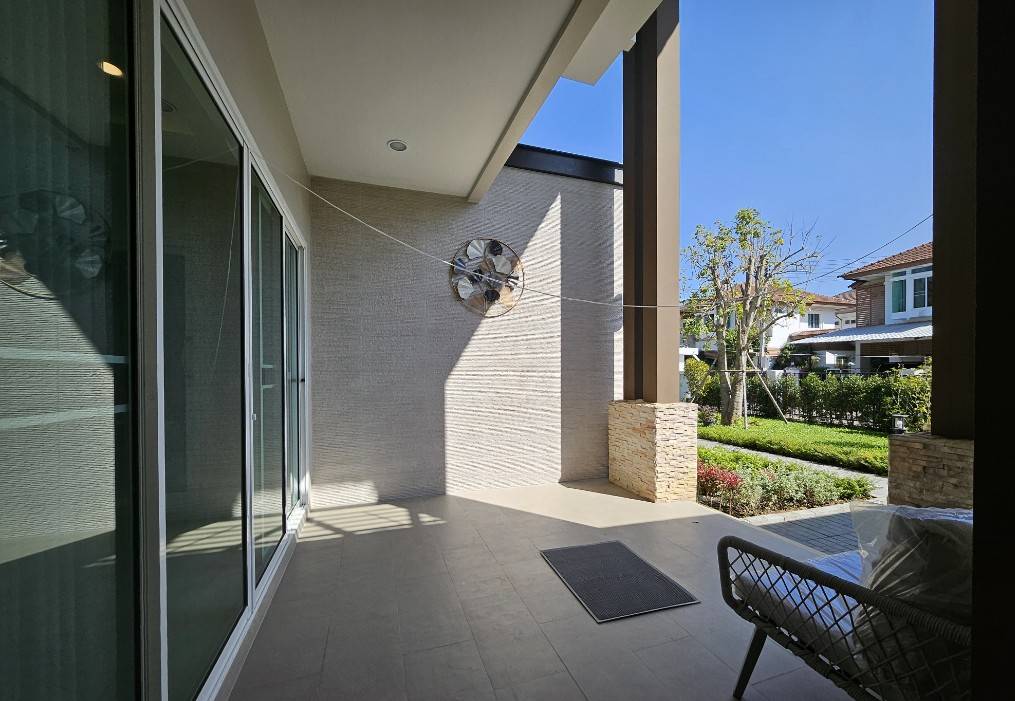 House & View 1 - Image 7