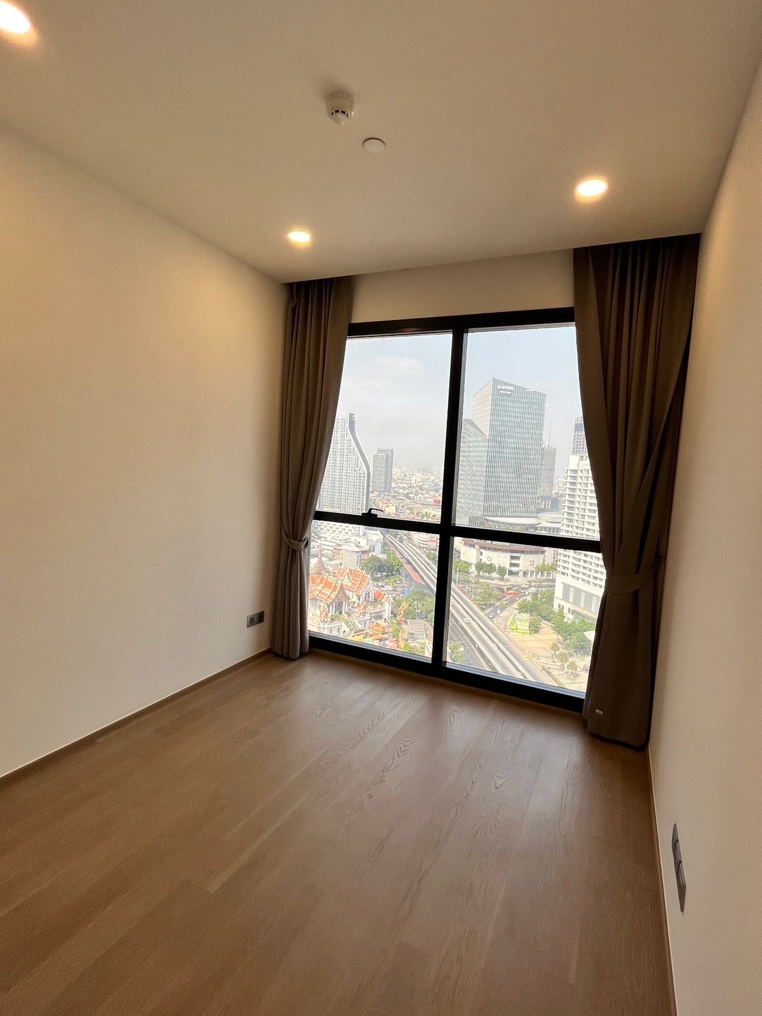 Ashton Chula-Silom - Image 1
