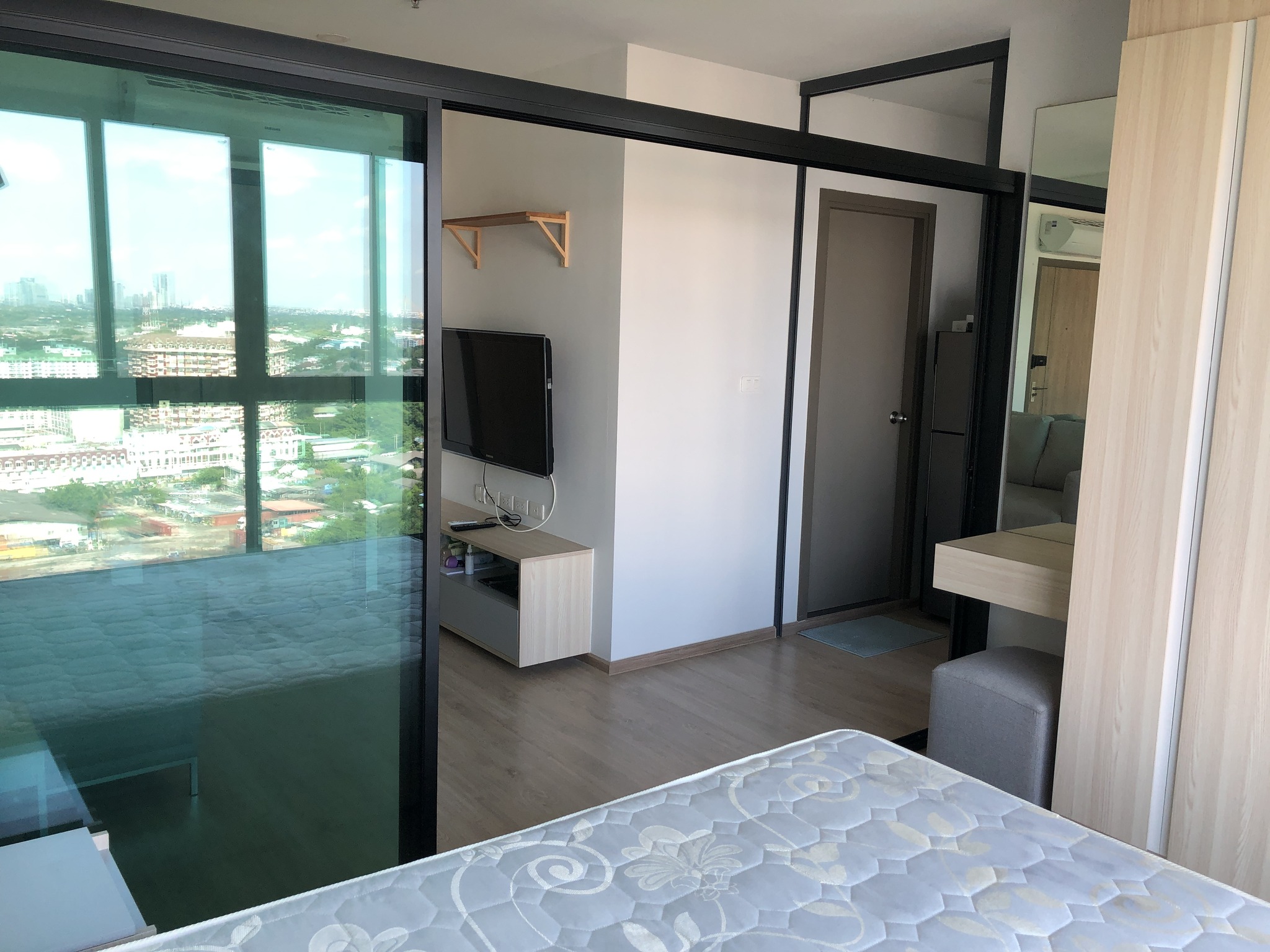 1 Bedroom Condo For Rent in Bowon Niwet, Phra Nakhon, Bangkok - Image 3