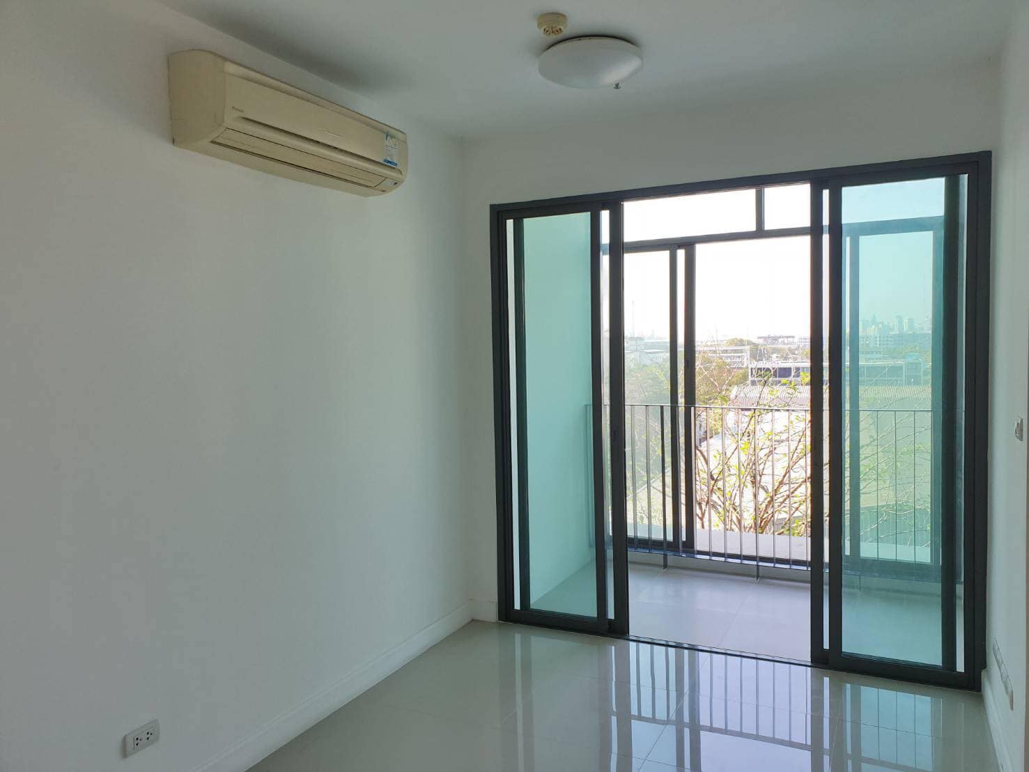 Ideo Blucove Sukhumvit - Image 2