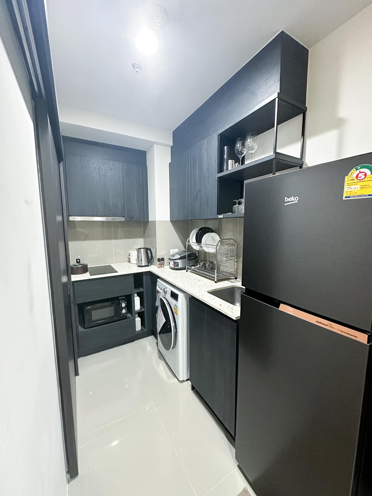 1 Bedroom Condo For Sale in Sam Sen Nok, Huai Khwang, Bangkok - Image 3