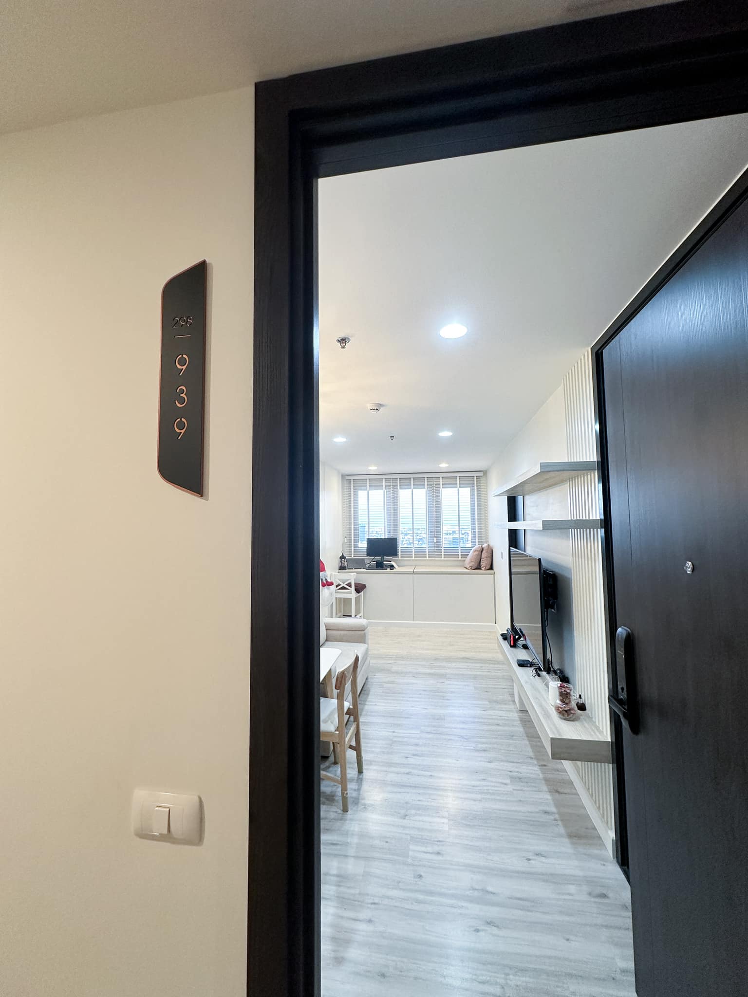1 Bedroom Condo For Sale in Sam Sen Nok, Huai Khwang, Bangkok - Image 5