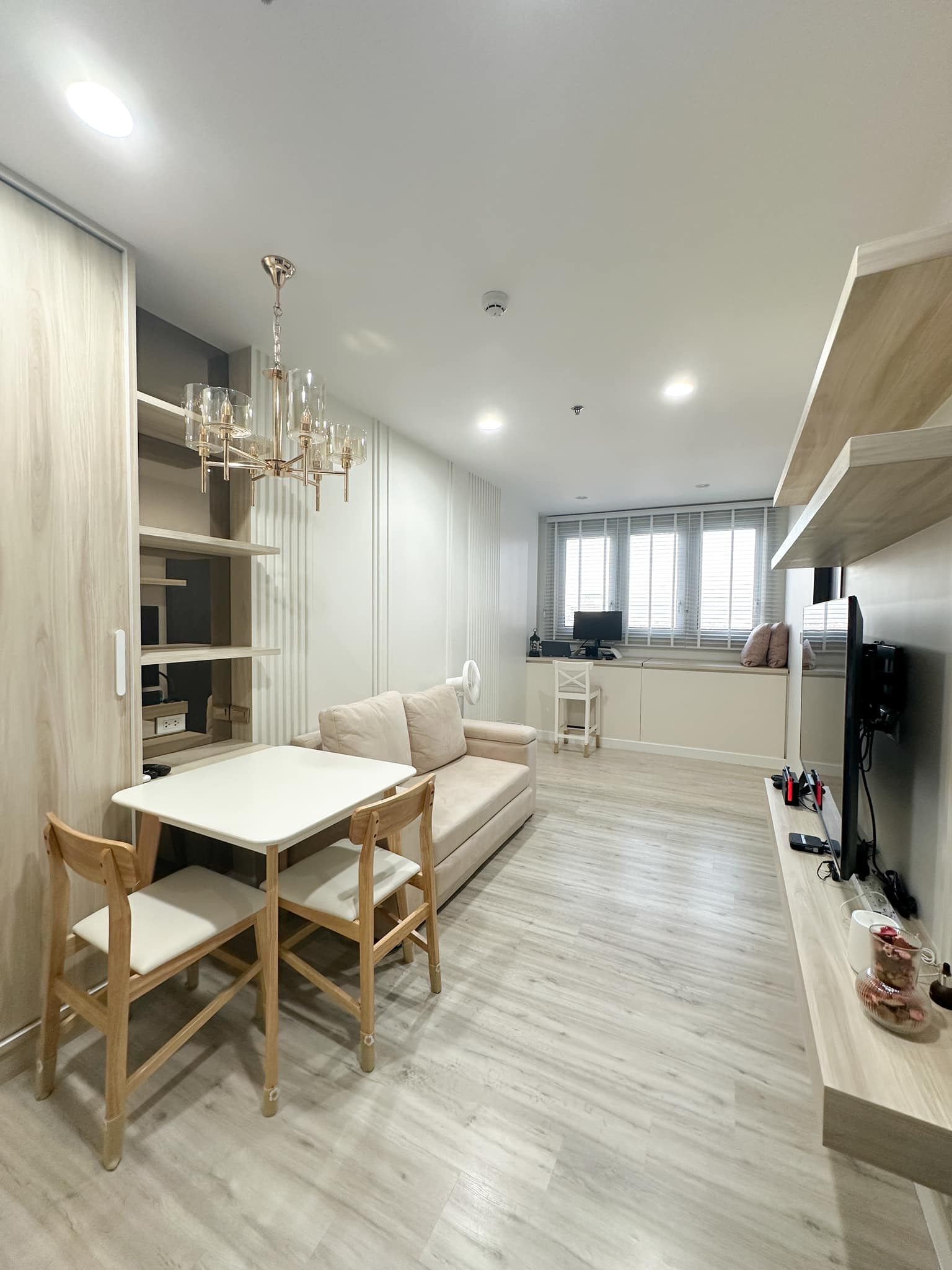 1 Bedroom Condo For Sale in Sam Sen Nok, Huai Khwang, Bangkok - Image 1