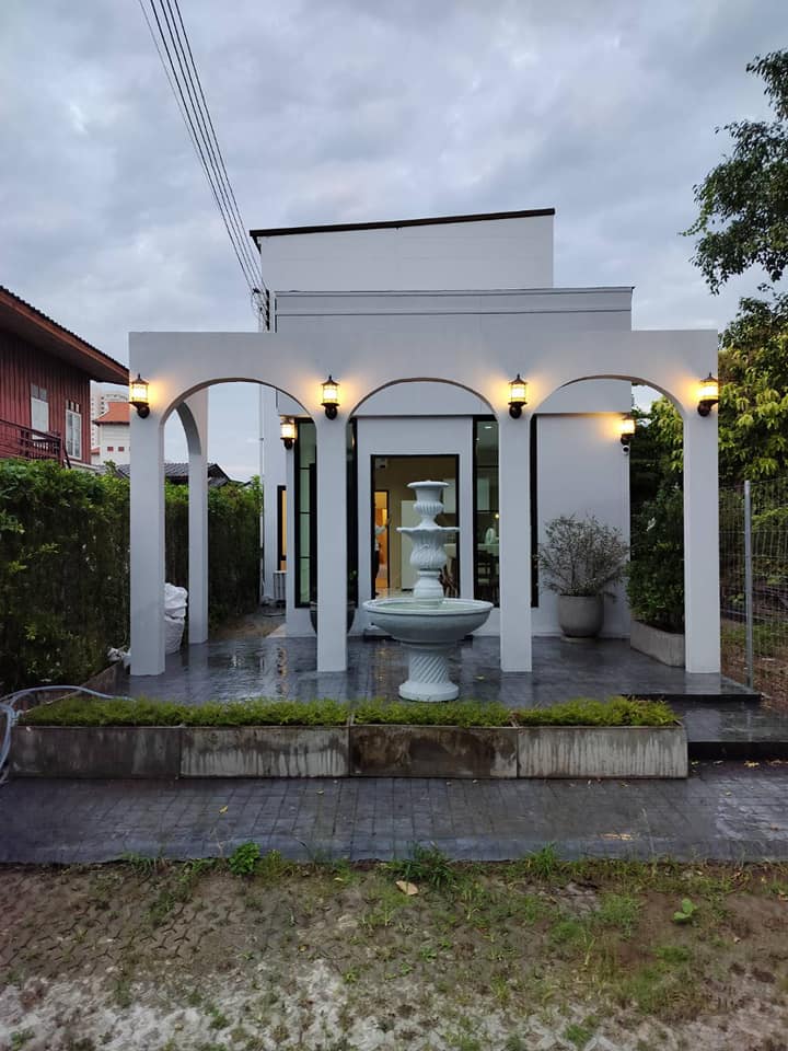 5 Bedroom House For Sale in Chang Moi, Mueang Chiang Mai, Chiang Mai - Image 1