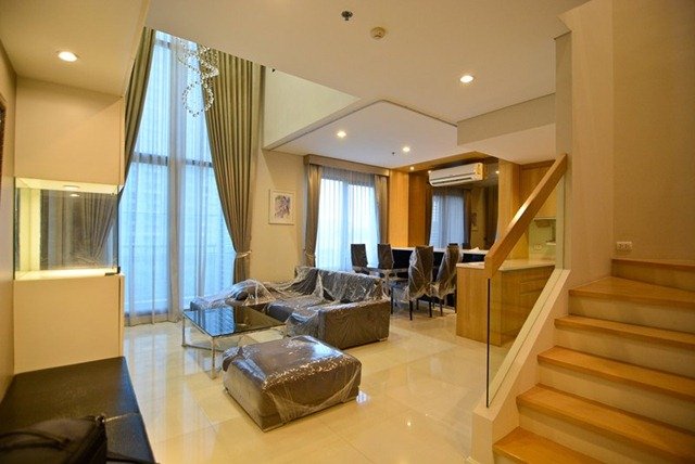 Villa Asoke Condominium - Image 1