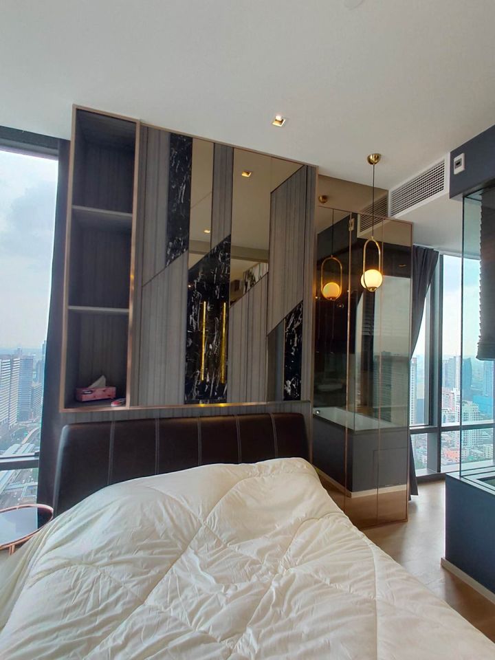 Ashton Silom - Image 10