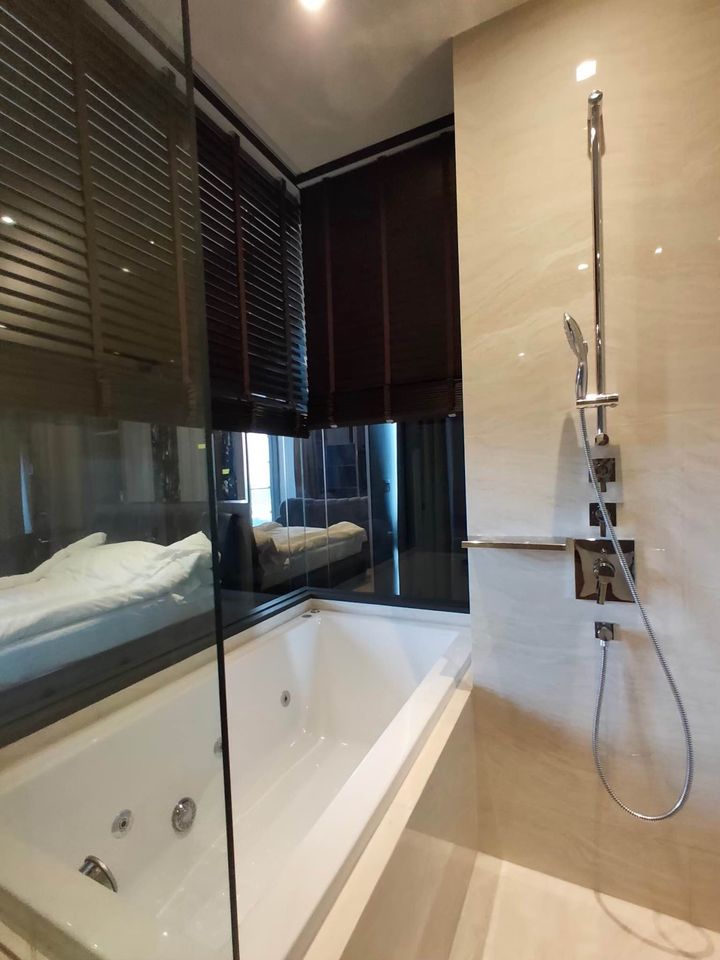 Ashton Silom - Image 11