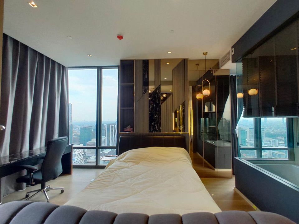 Ashton Silom - Image 6