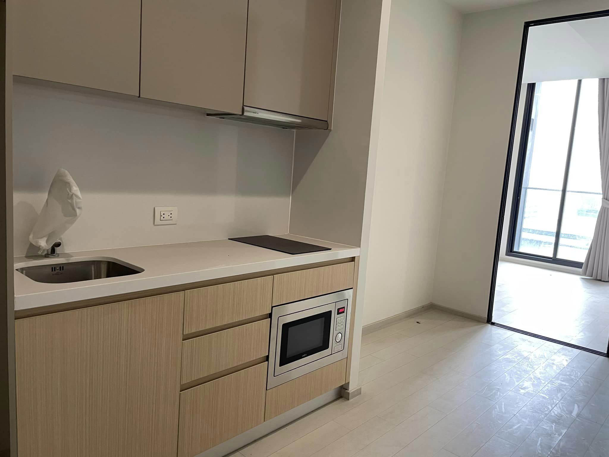 Noble Ploenchit - Image 1