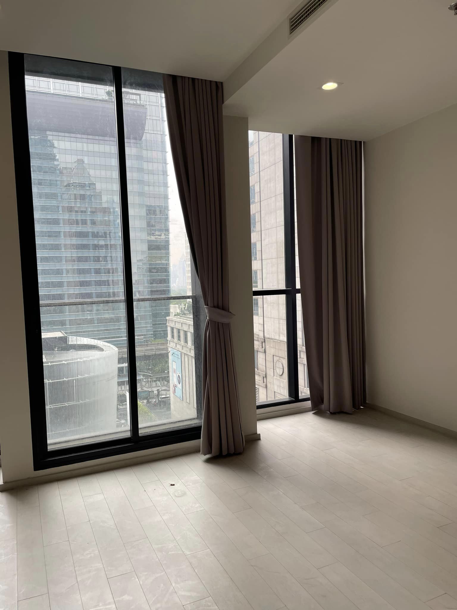 Noble Ploenchit - Image 2