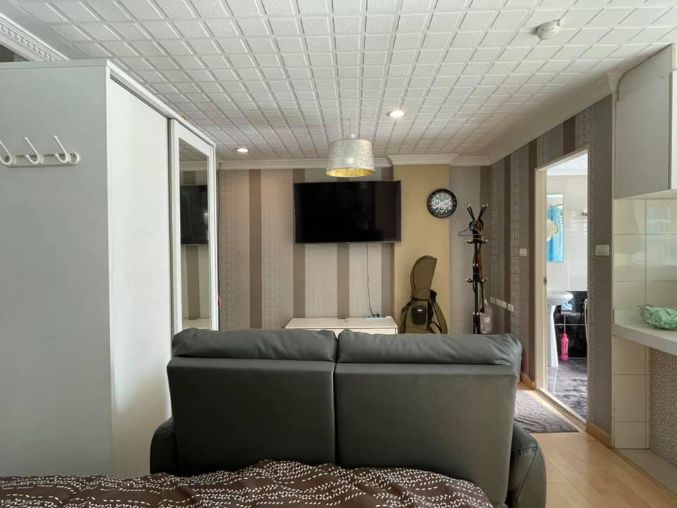 1 Bedroom Condo For Sale in Huai Khwang, Huai Khwang, Bangkok - Image 5