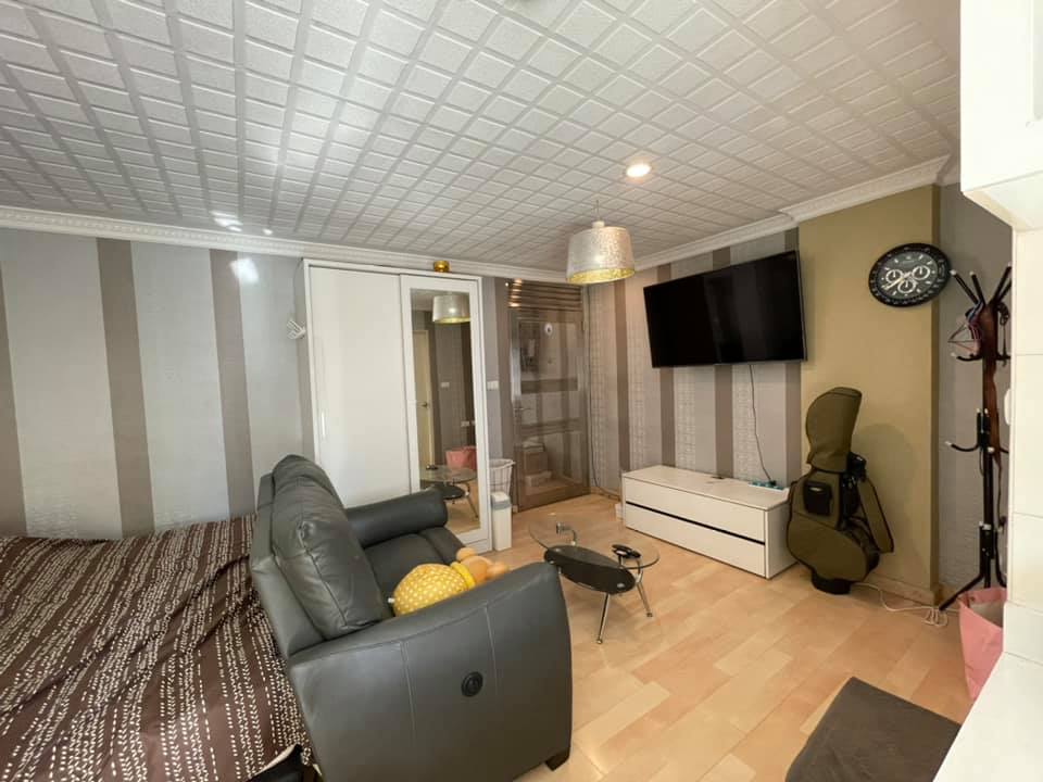 1 Bedroom Condo For Sale in Huai Khwang, Huai Khwang, Bangkok - Image 1