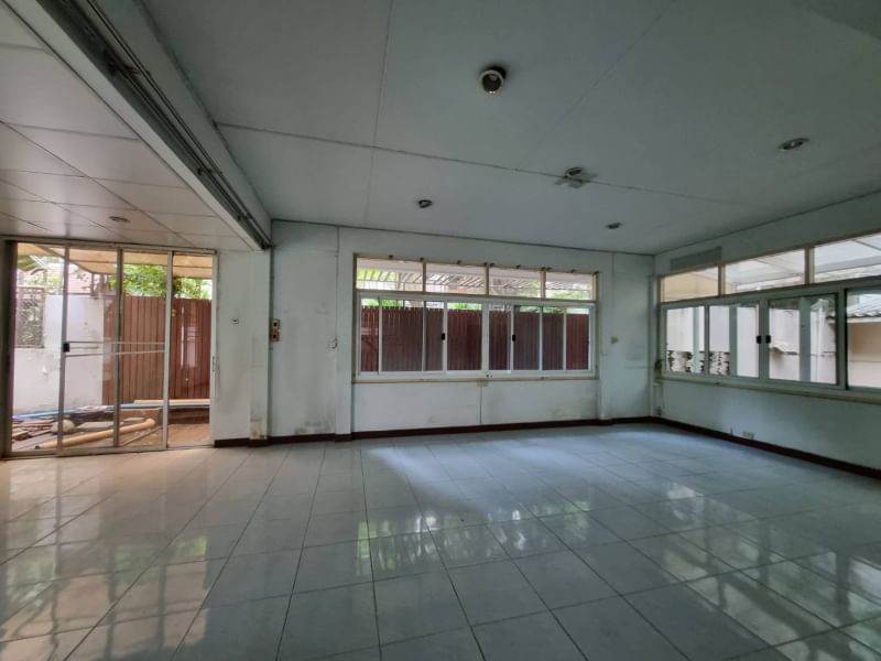 Studio House  in Khlong Tan Nuea, Vadhana, Bangkok - Image 3