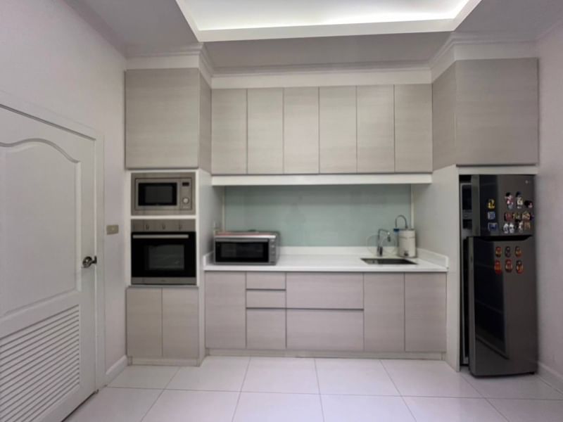 3 Bedroom Townhouse  in Khlong Tan Nuea, Vadhana, Bangkok - Image 4