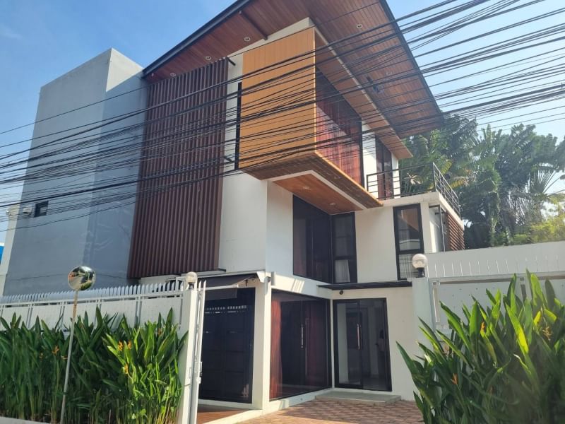 3 Bedroom House in Khlong Tan Nuea, Vadhana, Bangkok - Image 2