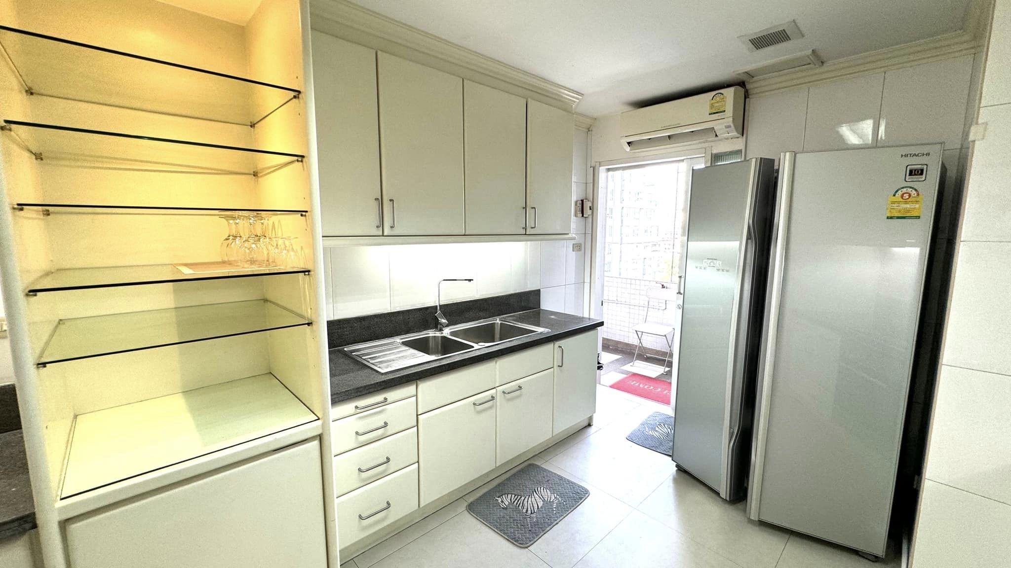 Richmond Palace Sukhumvit 43 - Image 14