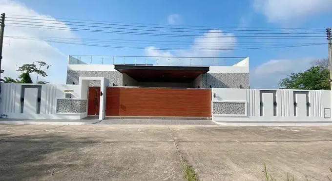 4 Bedroom House For Sale in Nam Phrae, Hang Dong, Chiang Mai - Image 1