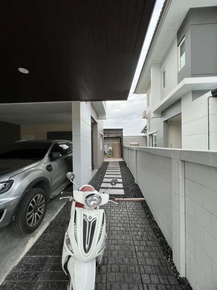 4 Bedroom House For Sale in Khlong Song Ton Nun, Lat Krabang, Bangkok - Image 6