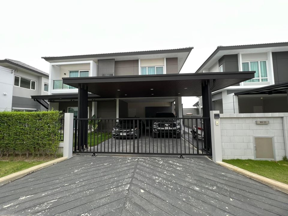 4 Bedroom House For Sale in Khlong Song Ton Nun, Lat Krabang, Bangkok - Image 1