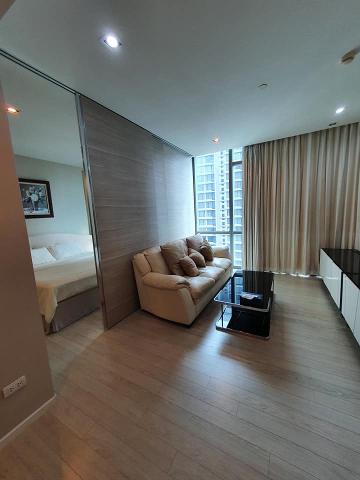 The Room Sukhumvit 21 - Image 3