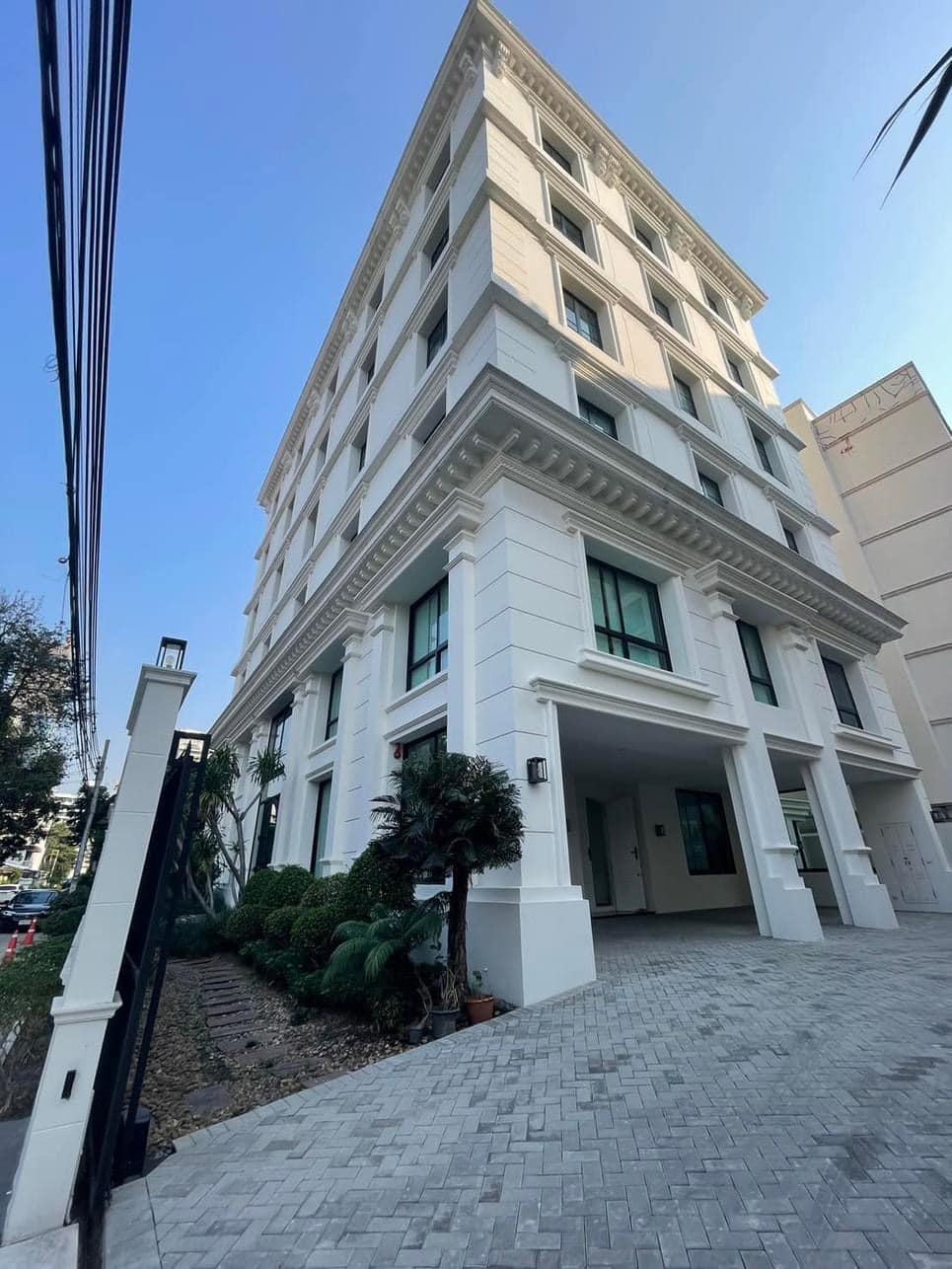 13 Bedroom House For Sale in Khlong Tan Nuea, Vadhana, Bangkok - Image 2