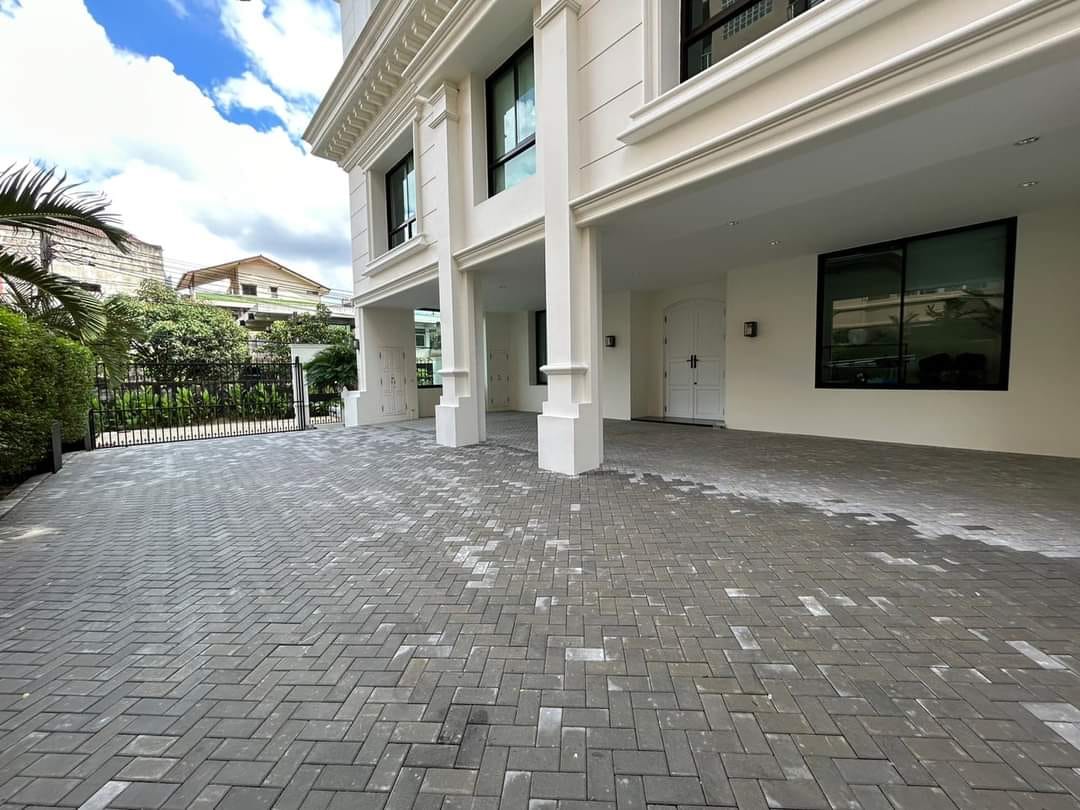 13 Bedroom House For Sale in Khlong Tan Nuea, Vadhana, Bangkok - Image 11