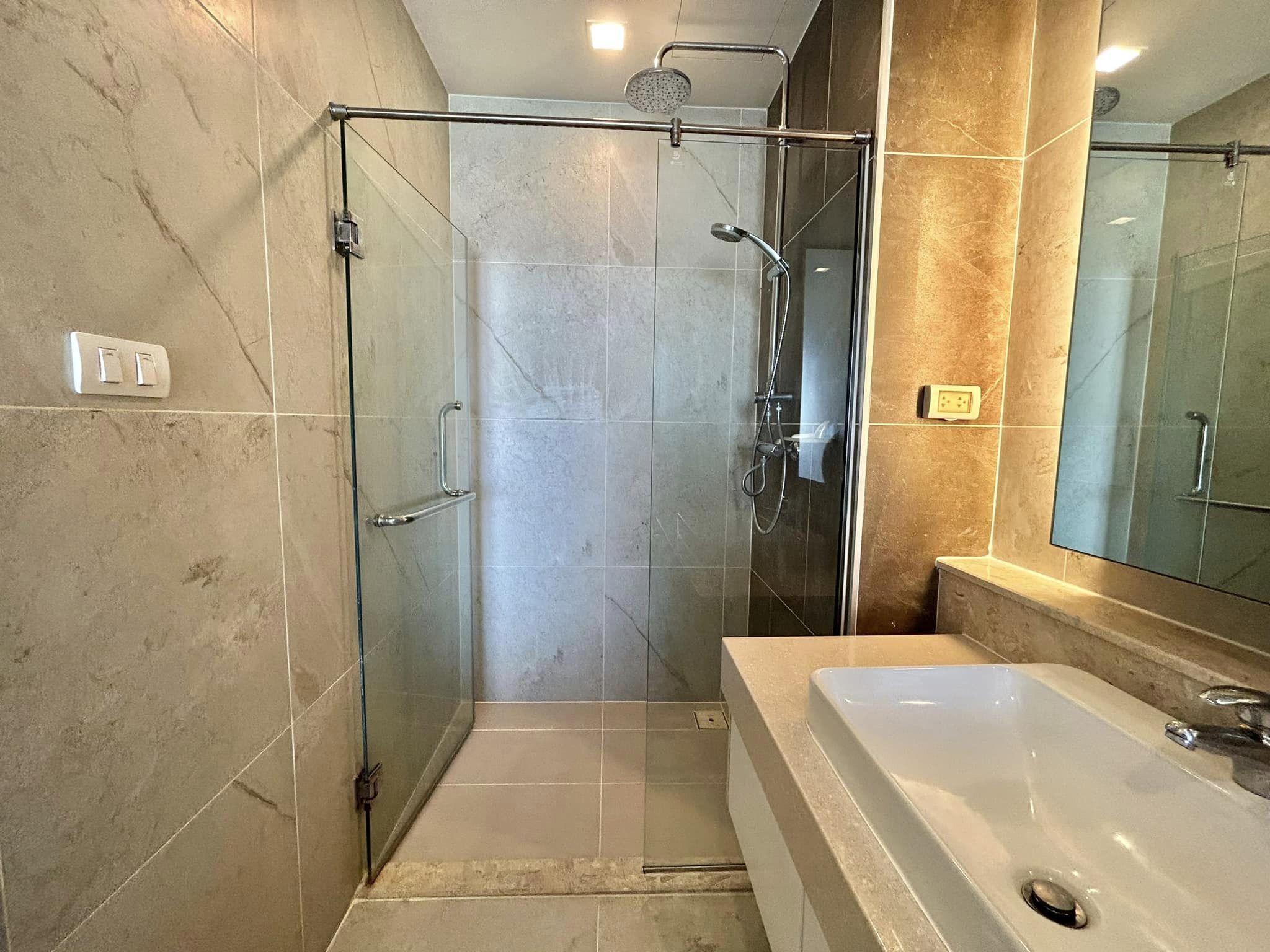 Astra Condo - Image 10