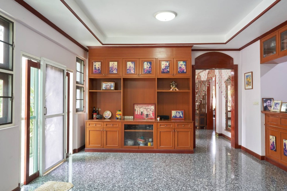4 Bedroom House For Sale in Khlong Toei, Khlong Toei, Bangkok - Image 10