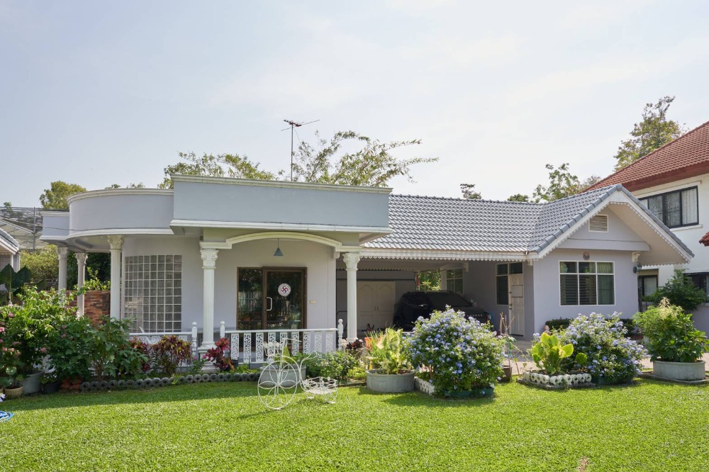 4 Bedroom House For Sale in Khlong Toei, Khlong Toei, Bangkok - Image 2