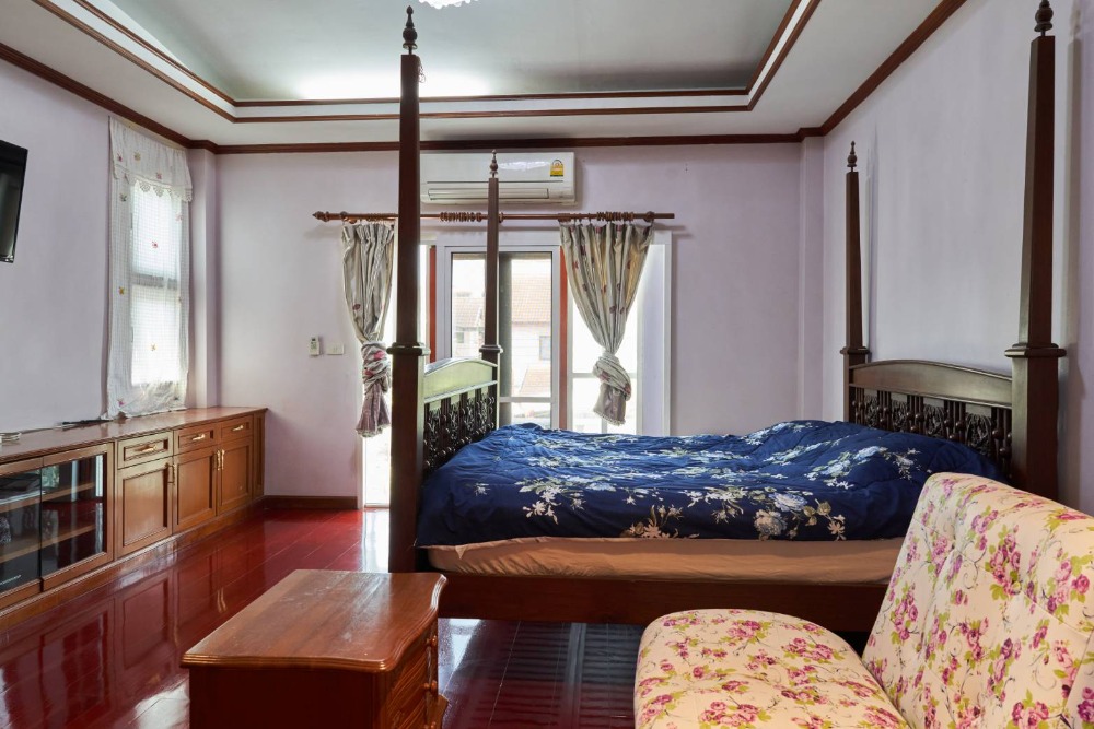 4 Bedroom House For Sale in Khlong Toei, Khlong Toei, Bangkok - Image 8