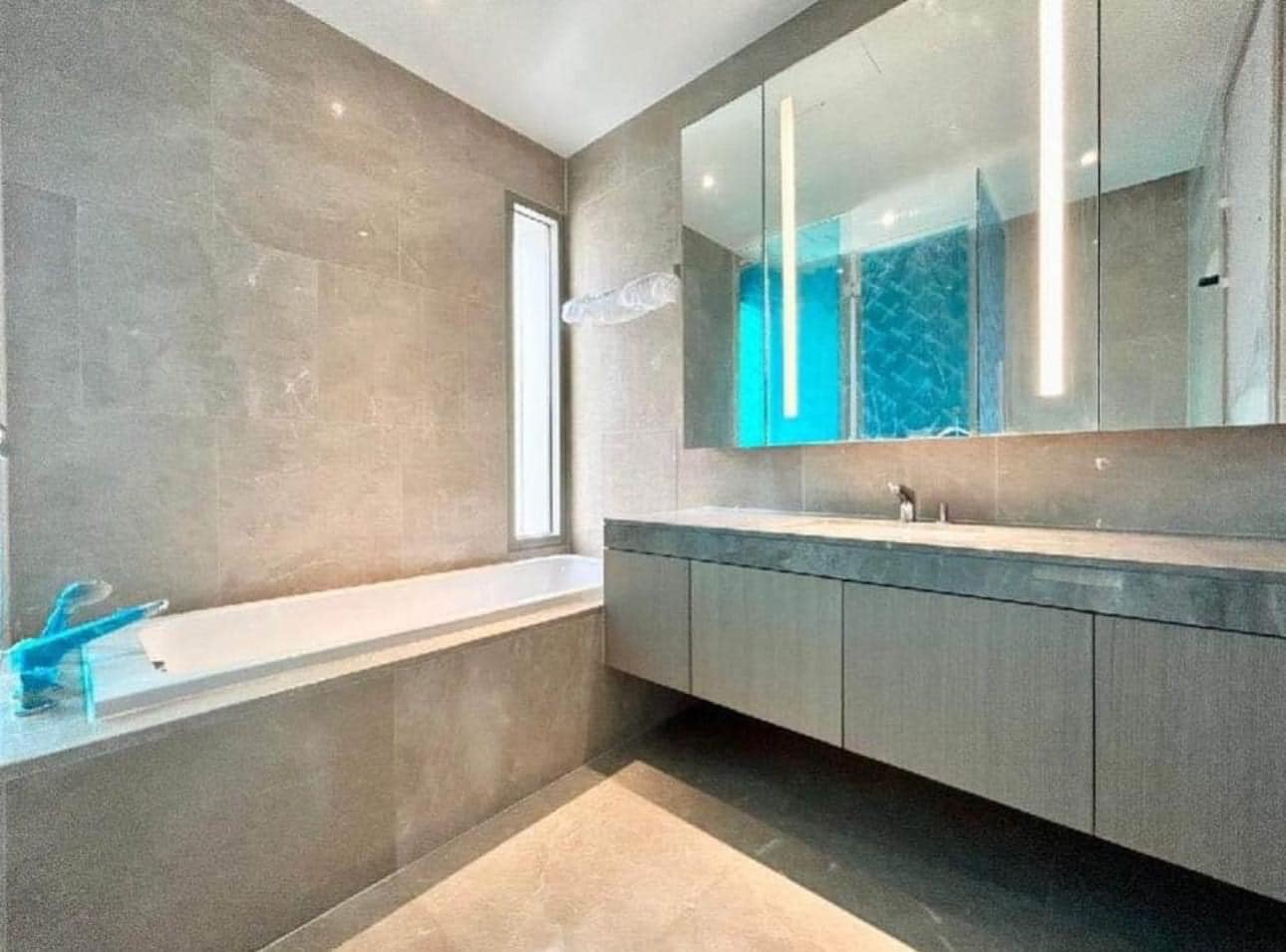 Magnolias Waterfront Residences - Image 4