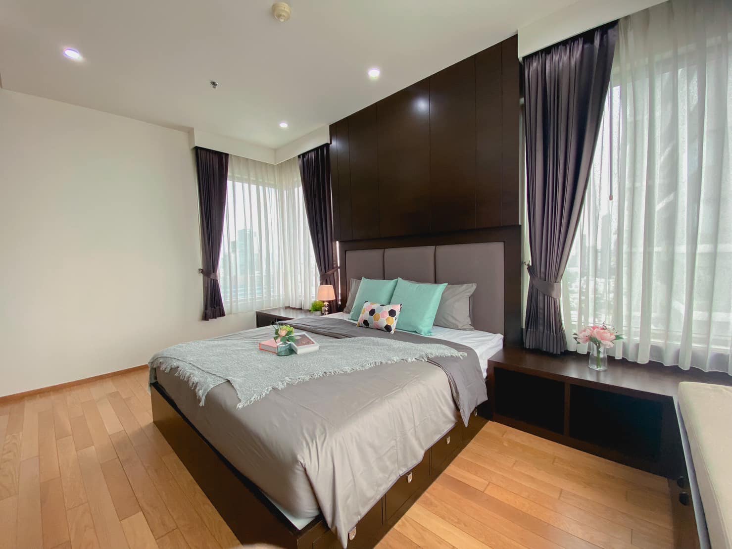 The Emporio Place - Image 13