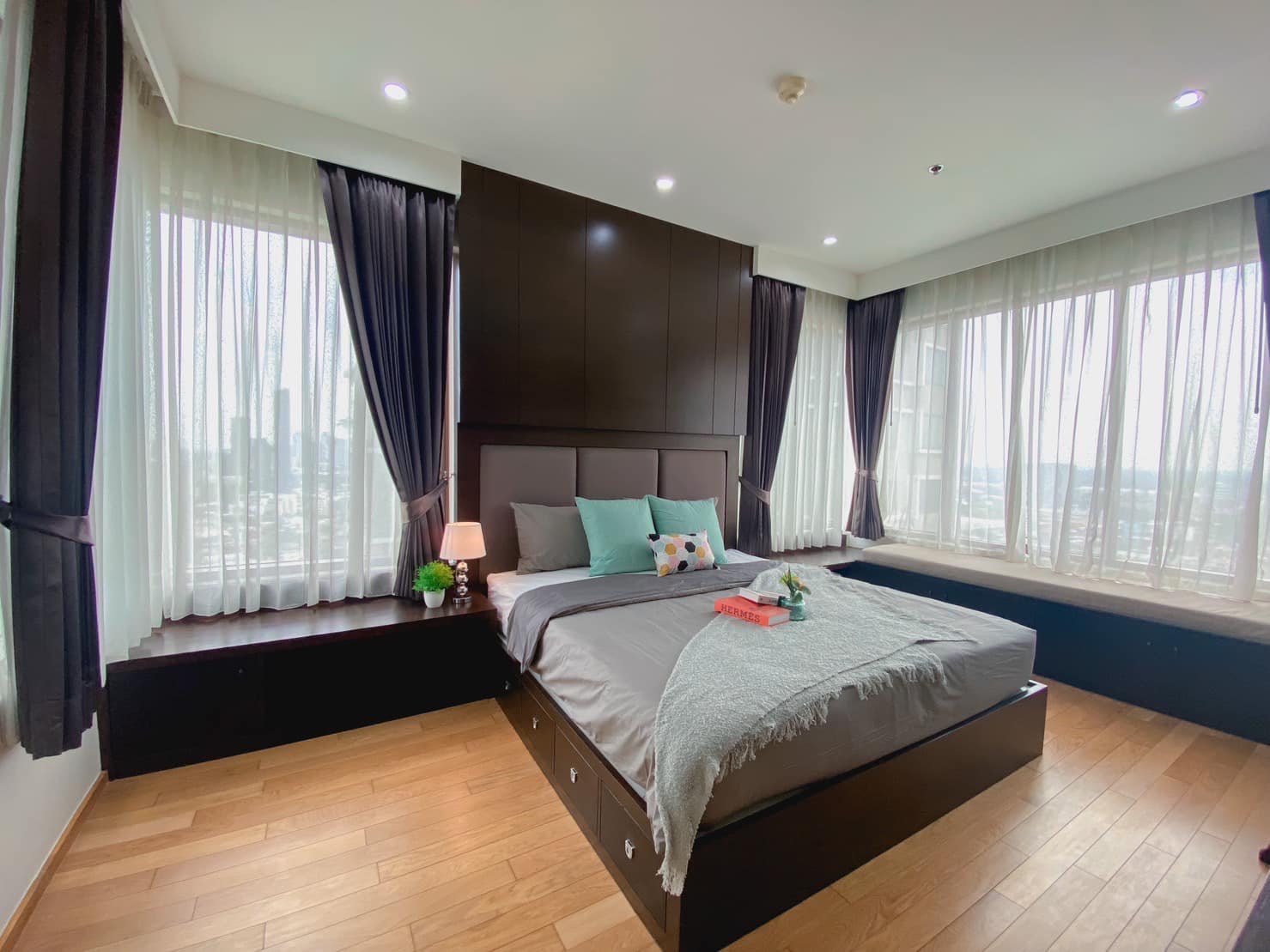 The Emporio Place - Image 11