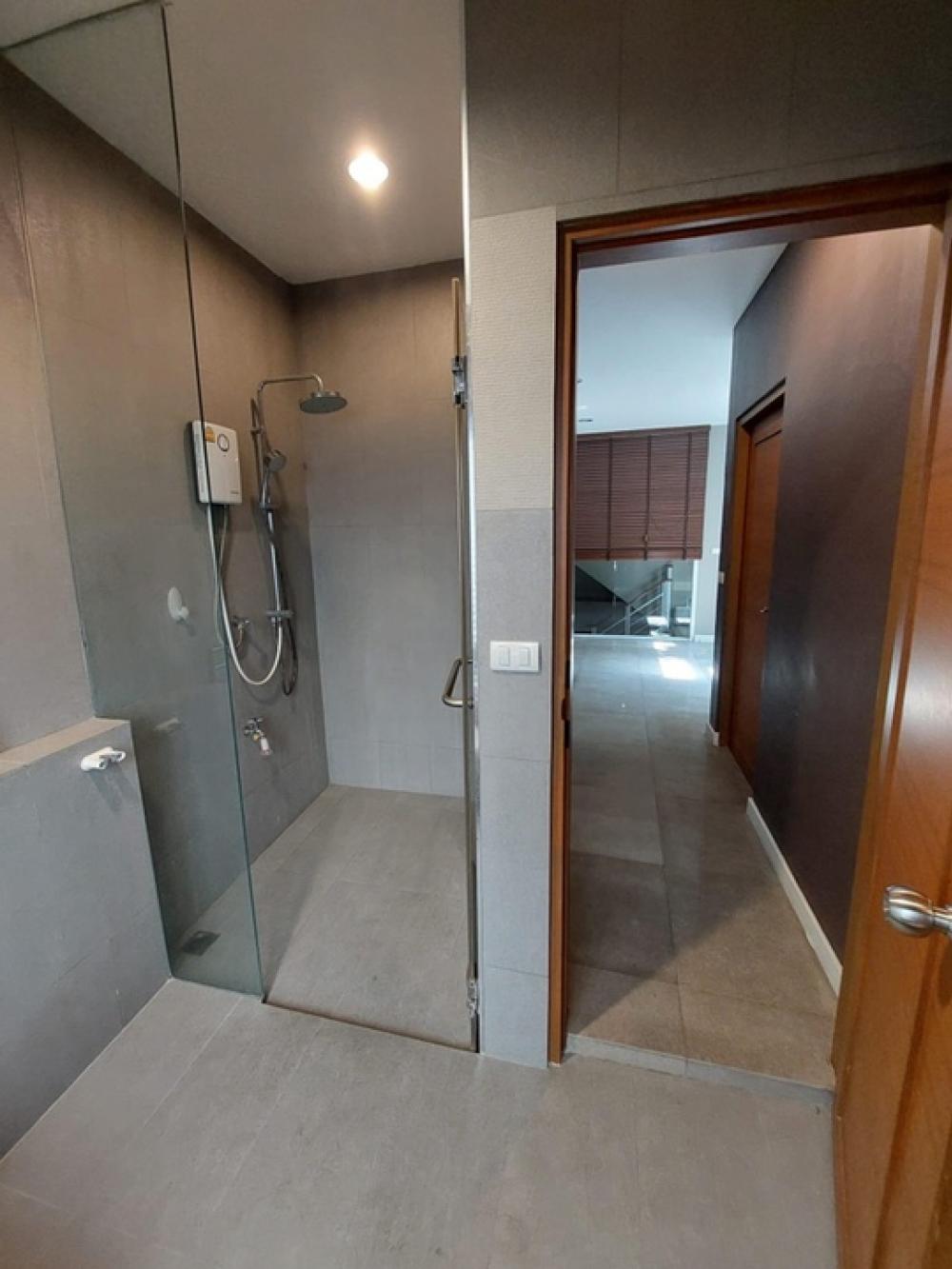 3 Bedroom Townhouse For Sale in Yan Nawa, Sathon, Bangkok - Image 11