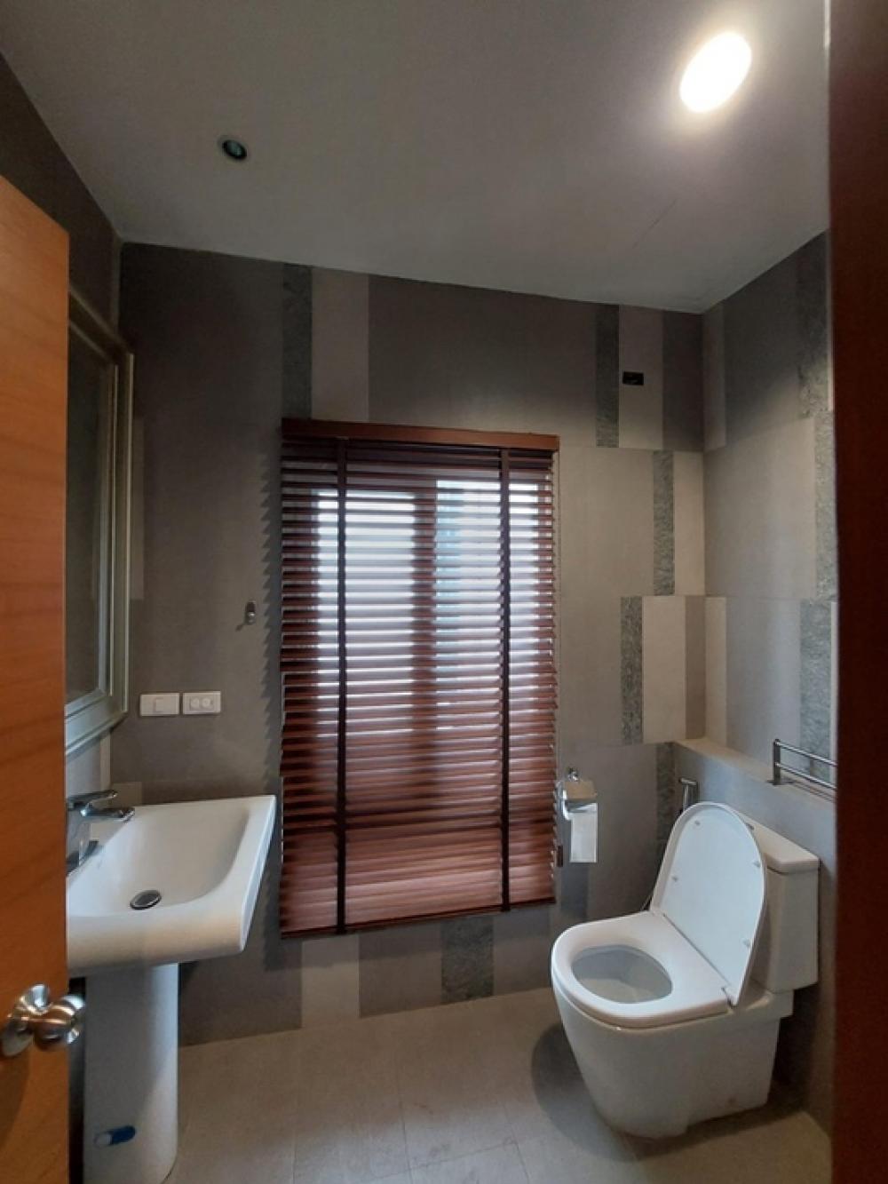 3 Bedroom Townhouse For Sale in Yan Nawa, Sathon, Bangkok - Image 17