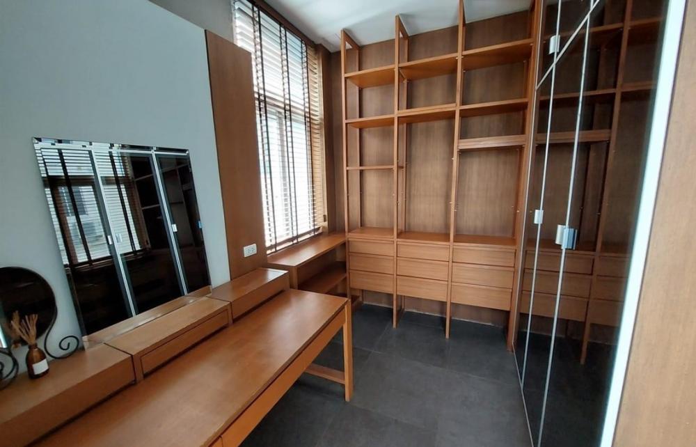 3 Bedroom Townhouse For Sale in Yan Nawa, Sathon, Bangkok - Image 13